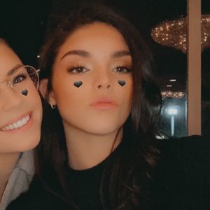 Meet your Posher, Lauren a.